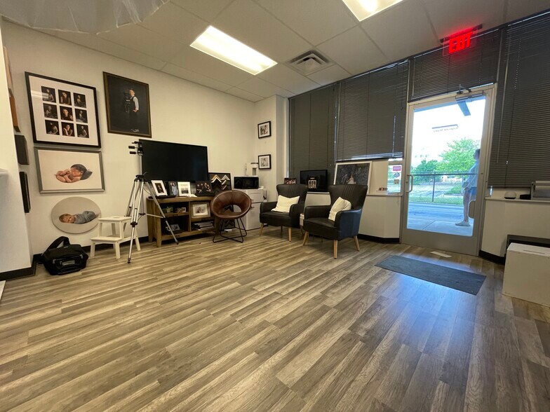 More Photos Of 2434 E Dempster St, Des Plaines Medical For Lease