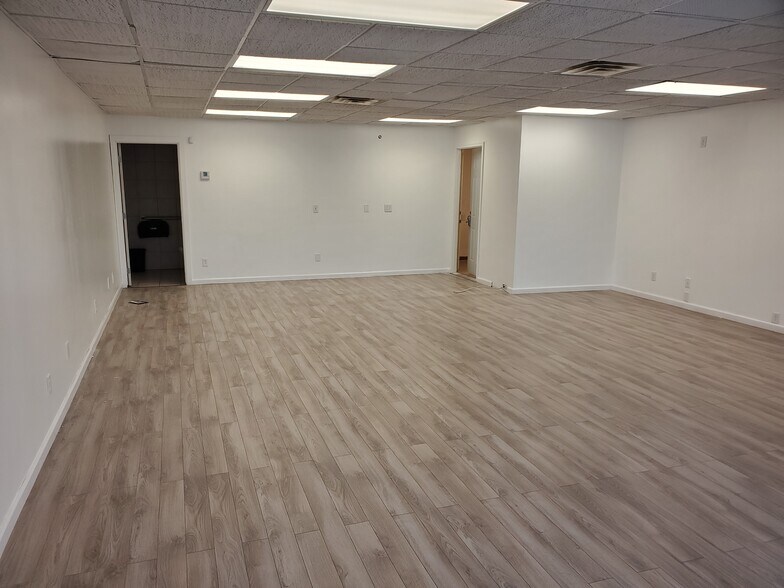 More Photos Of 3409 SW 9th St, Des Moines General Retail For Sale