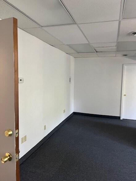 More Photos Of 171 Market Sq, Newington Office For Sale