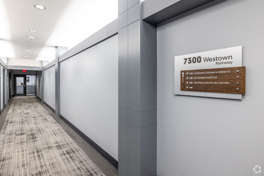 More Photos Of 7300 Westown Pky, West Des Moines Medical For Lease