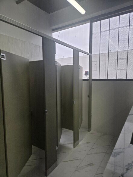 More Photos Of 4500 District Blvd, Vernon Manufacturing For Lease