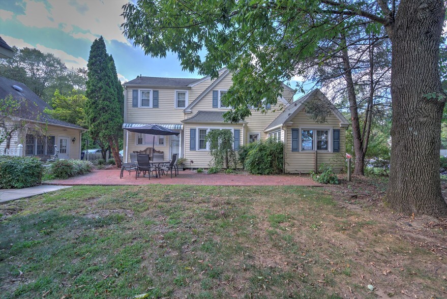 More Photos Of 1808-1810 Mount Holly Rd, Burlington Flex For Sale