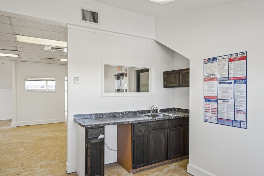 More Photos Of 602 S King St, Leesburg Medical For Sale