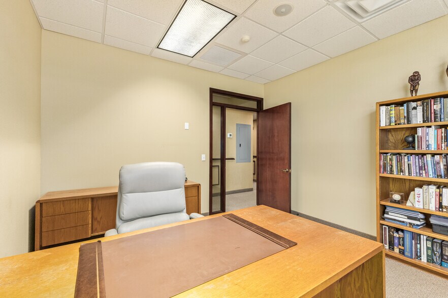 More Photos Of 2033 E Warner Rd, Tempe Office For Sale