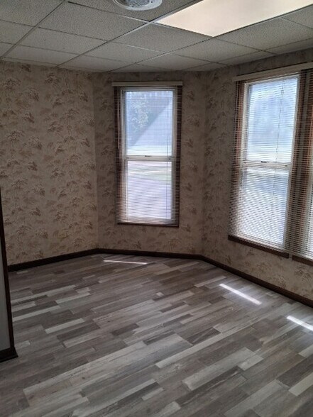 More Photos Of 442 N Lake St, Aurora Office For Sale