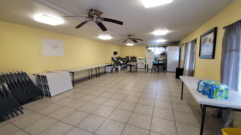 More Photos Of 1806 Solano St, Corning General Retail For Sale