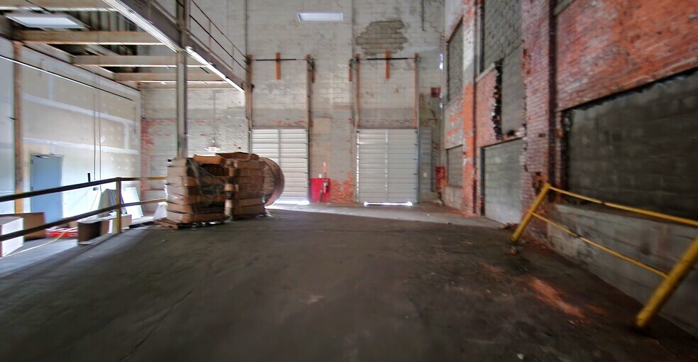 More Photos Of 165 S Platt St, Albion Town Orleans Warehouse For Lease