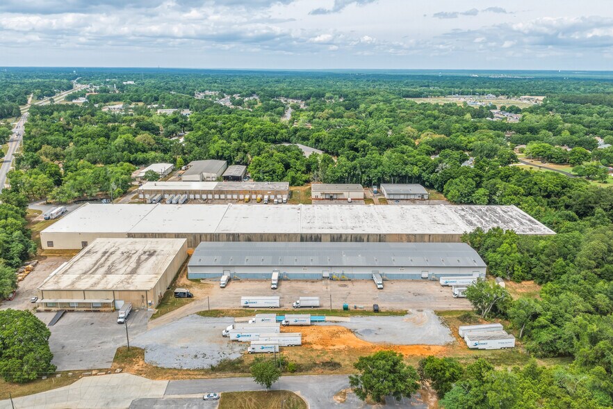 More Photos Of 10020 N Palafox St, Pensacola Distribution For Lease