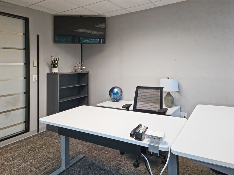 More Photos Of 4515 N River Blvd, Cedar Rapids Coworking Space