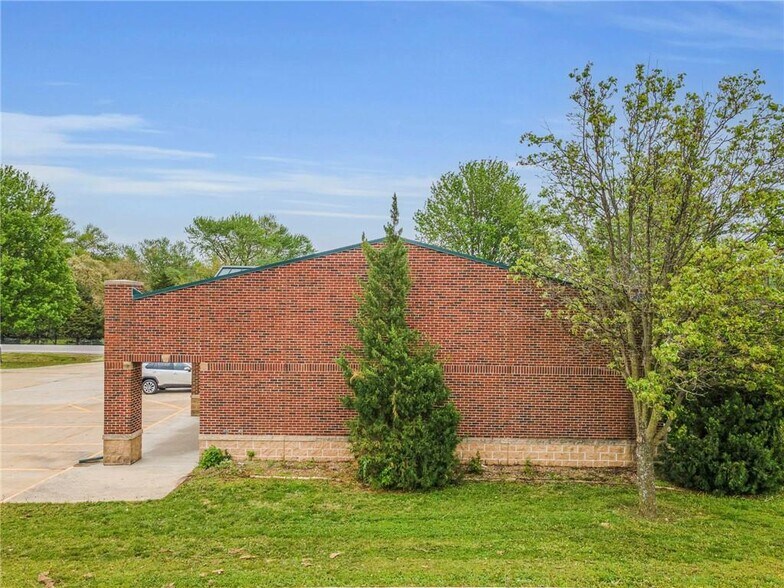 More Photos Of , Trimble Office For Sale