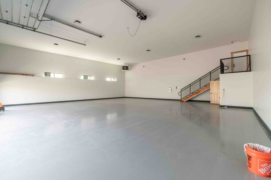 More Photos Of 8512 N Wayne Dr, Hayden Flex For Lease
