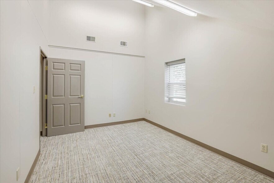 More Photos Of 1310 Thomasville Rd, Tallahassee Office For Lease