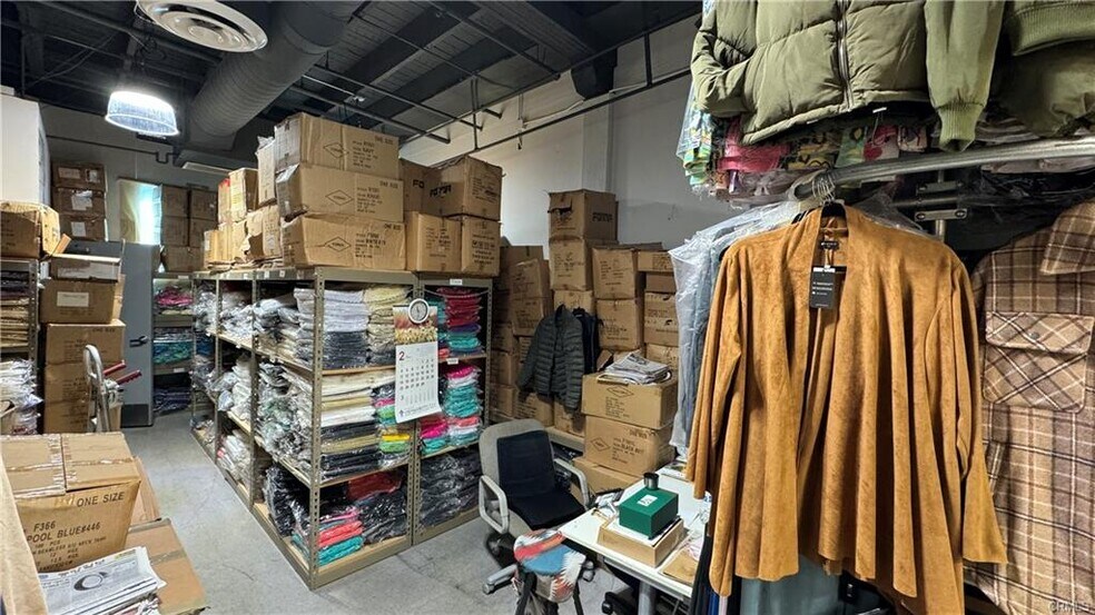 More Photos Of 1015 Crocker St, Los Angeles Storefront For Sale