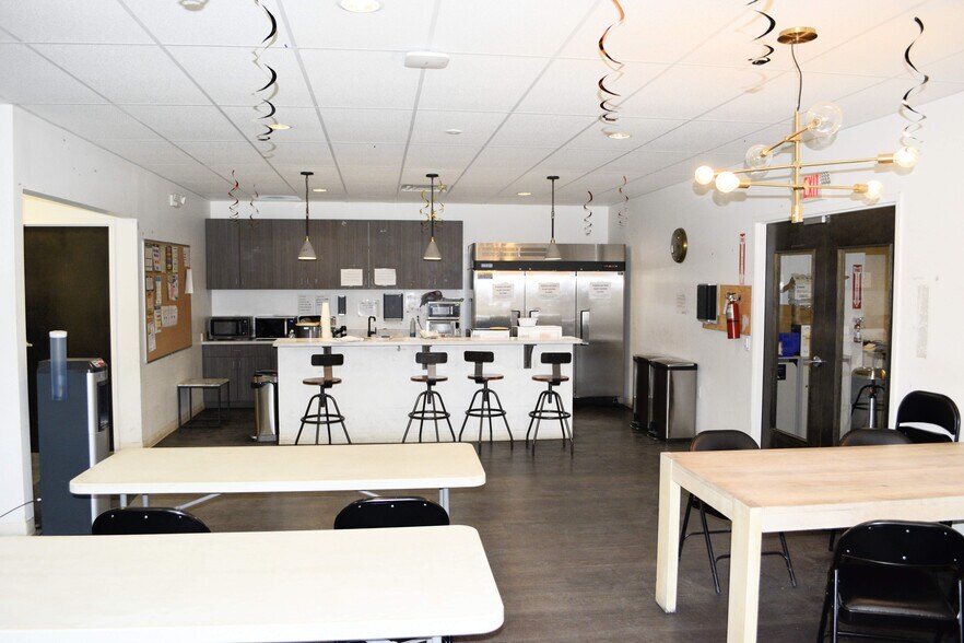 More Photos Of 133 Atlantic Dr, Maitland Warehouse For Lease