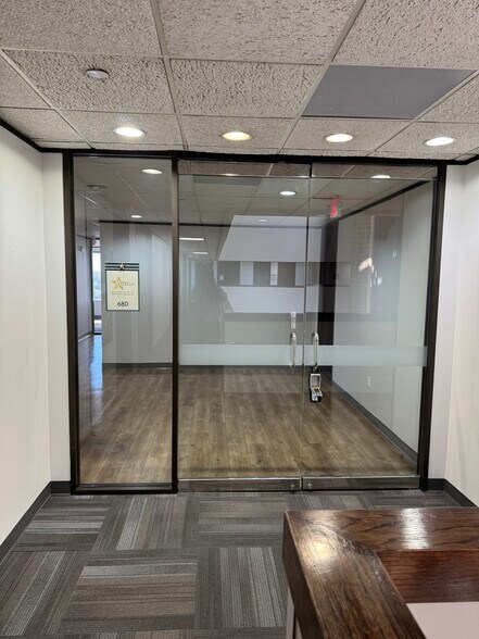 More Photos Of 7324 Southwest Fwy, Houston Office For Lease