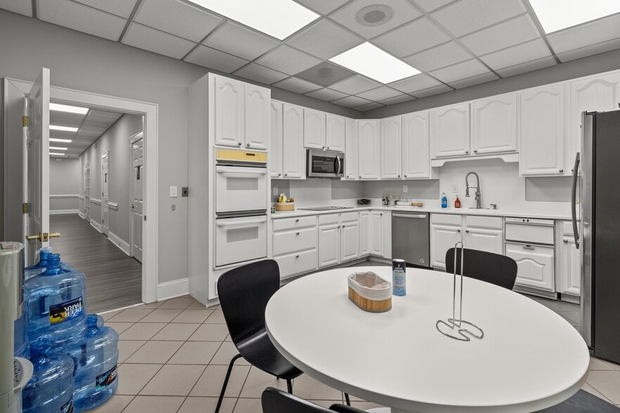 More Photos Of 147 Cedar Pointe Dr, Mooresville Research And Development For Lease