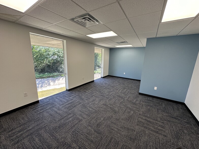More Photos Of 414 W Parkway St, Denton Loft Creative Space For Lease