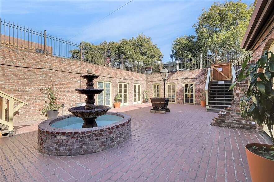 More Photos Of 900-906 2nd St, Sacramento Restaurant For Lease
