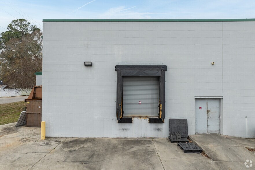 More Photos Of 208 E Mcintyre St, Mullins Supermarket For Sale