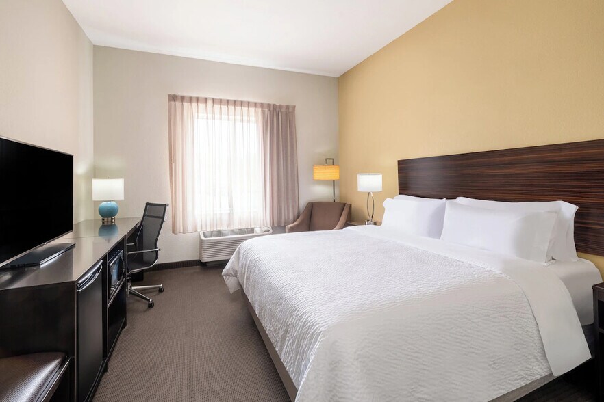 More Photos Of 230 Cracker Barrel Dr, Clarksville Hotel For Sale