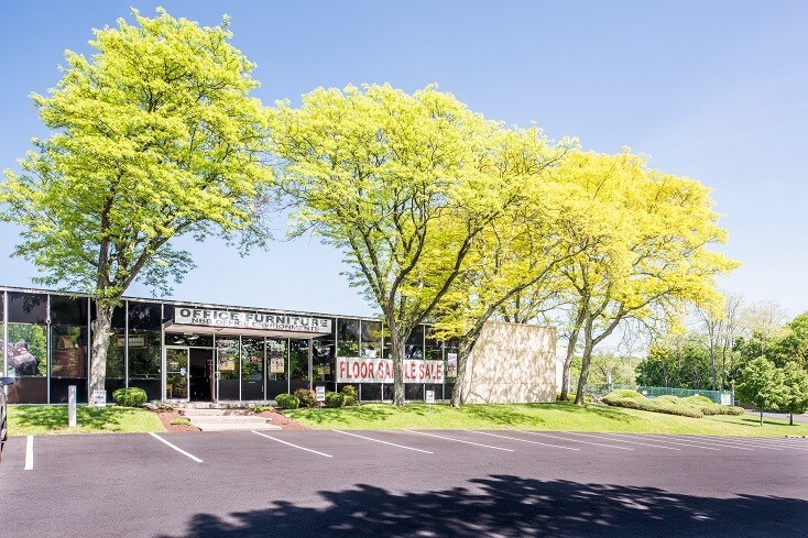 More Photos Of 444 Saw Mill River Rd, Elmsford Warehouse For Lease