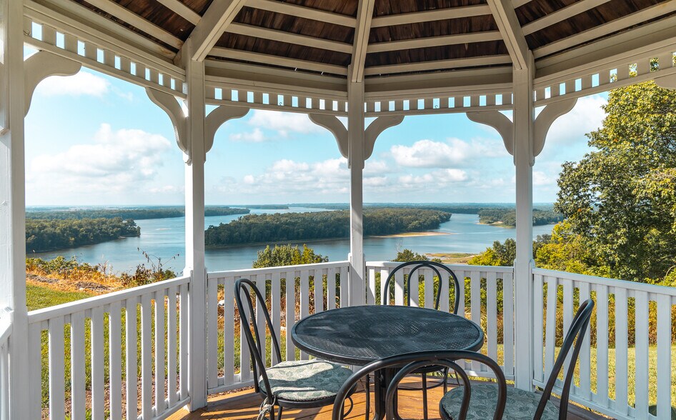 More Photos Of 1 Tara Point, Grafton Hotel For Sale
