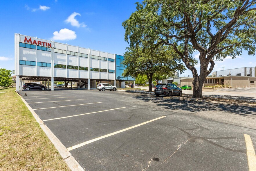More Photos Of 1200 West Fwy, Fort Worth Office For Lease
