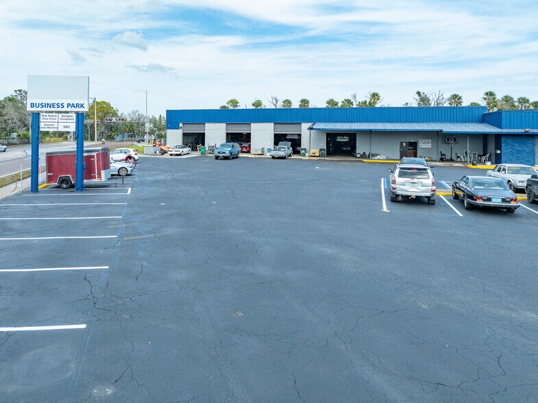 More Photos Of 405 N Charles St, Daytona Beach Warehouse For Sale