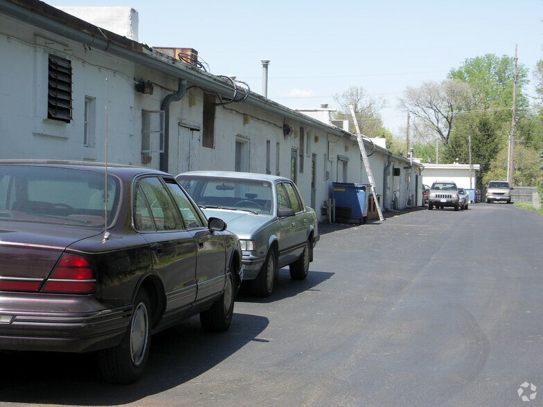 More Photos Of 1500-1532 N 8th St, Pekin General Retail For Lease