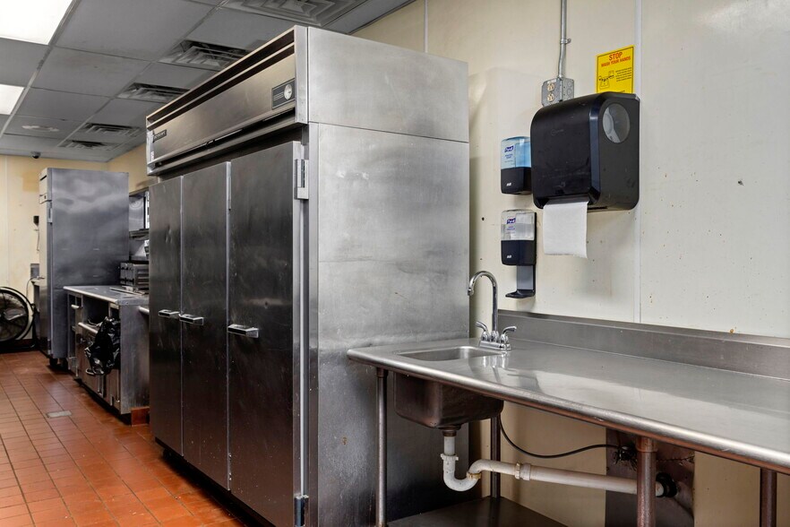 More Photos Of 250 Conicville Rd, Mount Jackson Hotel For Lease