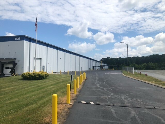 More Photos Of 212 Burlington Rd, Shannon Distribution For Lease
