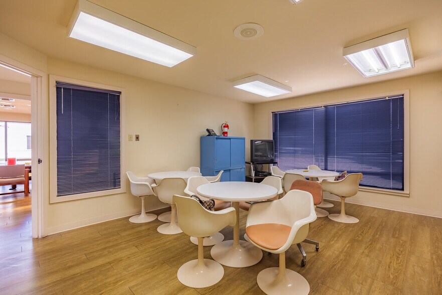 More Photos Of 703 Commerce St, Refugio Office For Sale