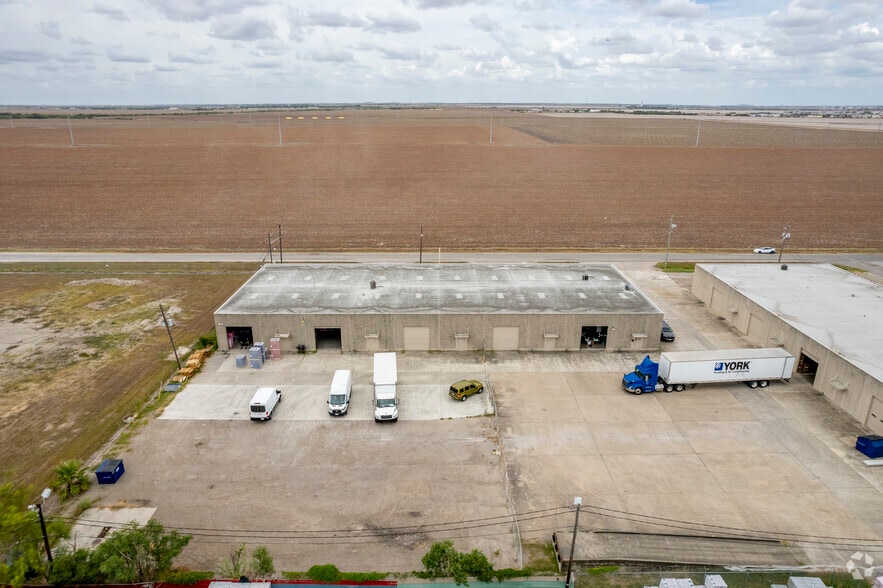 More Photos Of 4922 Bush St, Corpus Christi Warehouse For Lease
