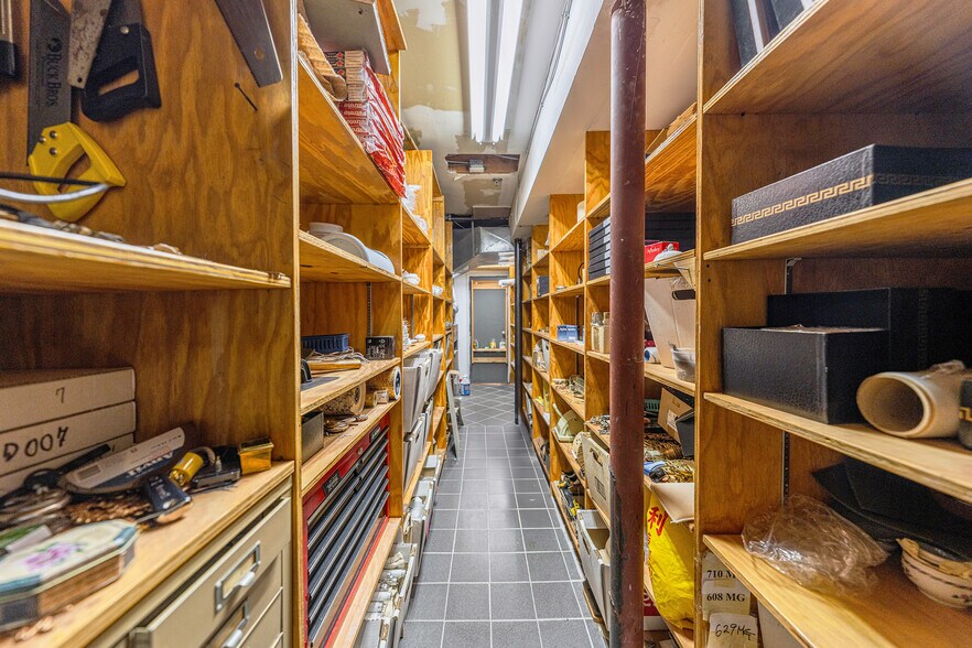 More Photos Of 560 Main St, Fort Lee Freestanding For Sale