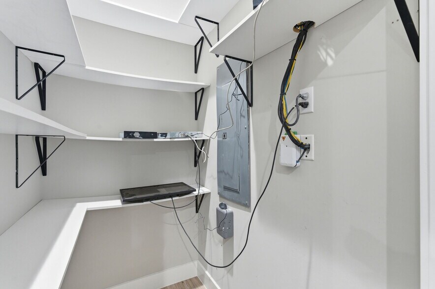 More Photos Of 20820 Fm-2854 Rd, Montgomery Auto Repair For Sale