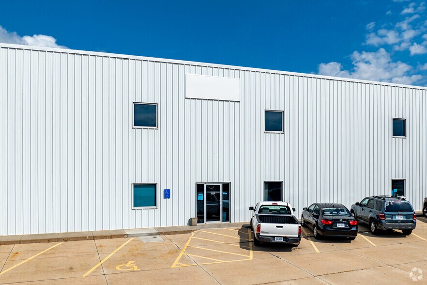 More Photos Of 5800 N 58th St, Lincoln Warehouse For Lease