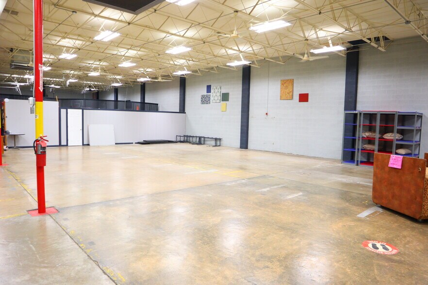 More Photos Of 1120 N Mesquite St, San Antonio Distribution For Lease