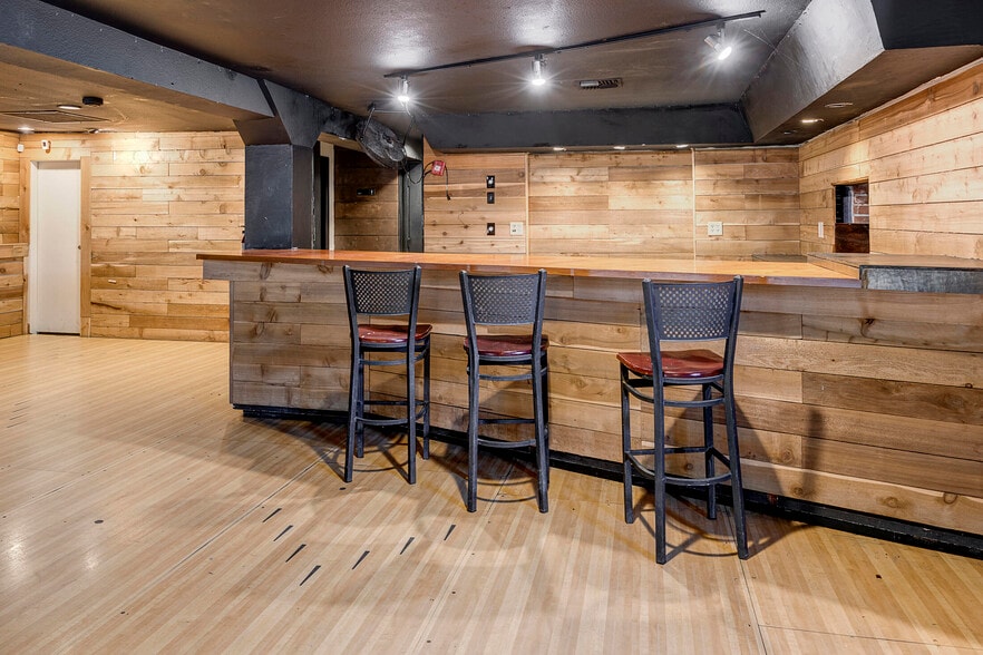 More Photos Of 2218 1st Ave, Seattle Bar For Sale