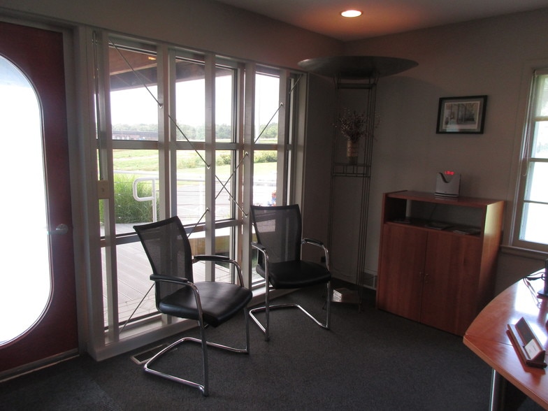 More Photos Of 4200 S 9th St, Kalamazoo Office Residential For Lease