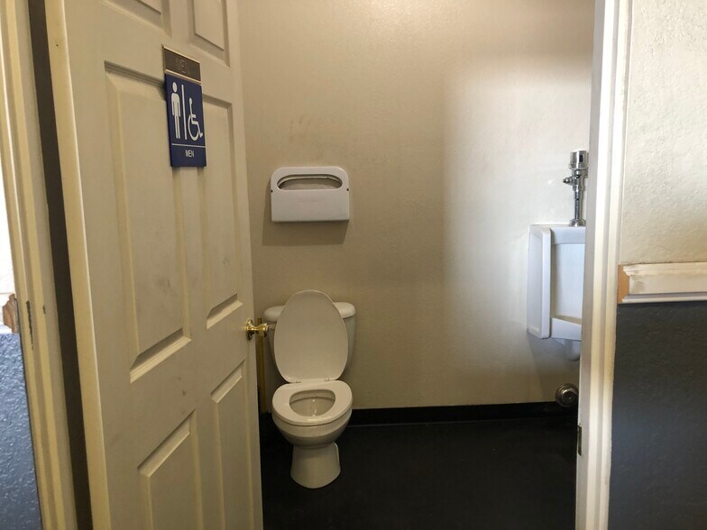 More Photos Of 46780 Clinton St, Indio Warehouse For Sale