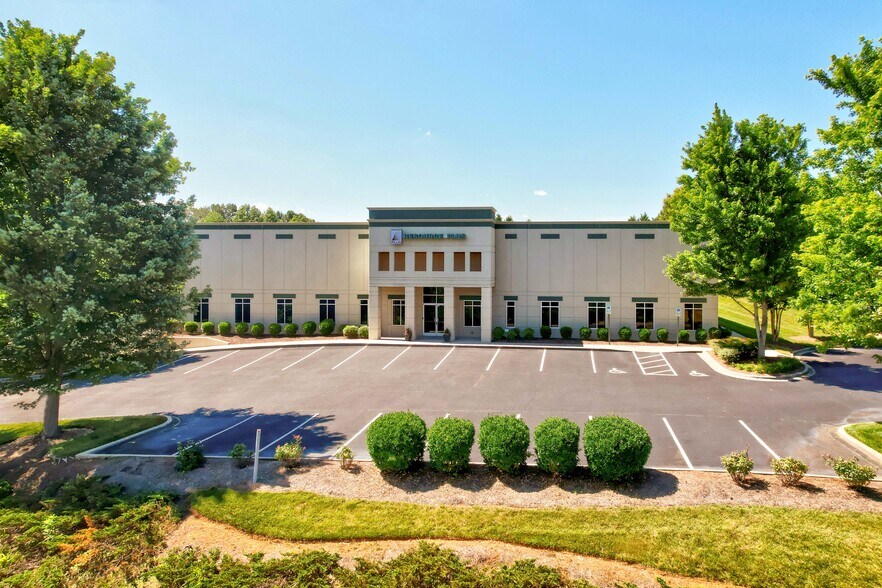 More Photos Of 160 Cedar Pointe Dr, Mooresville Flex For Sale