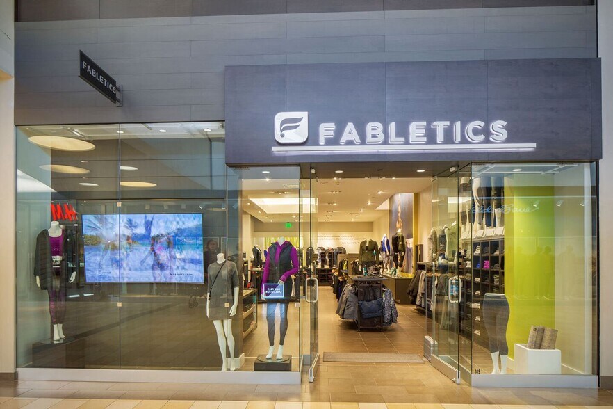 More Photos Of 100-808 Christiana Mall, Newark Unknown For Lease