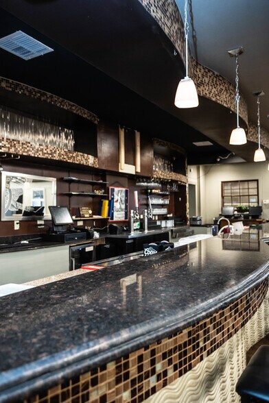 More Photos Of 1301 E Fulton St, Garden City Bar For Sale