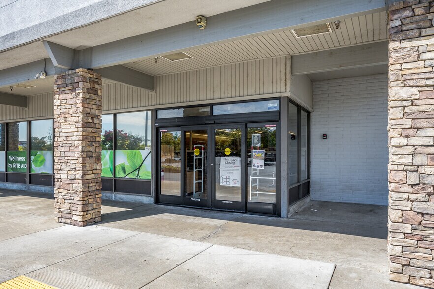 More Photos Of 6639 Watt Ave, North Highlands Drugstore For Lease