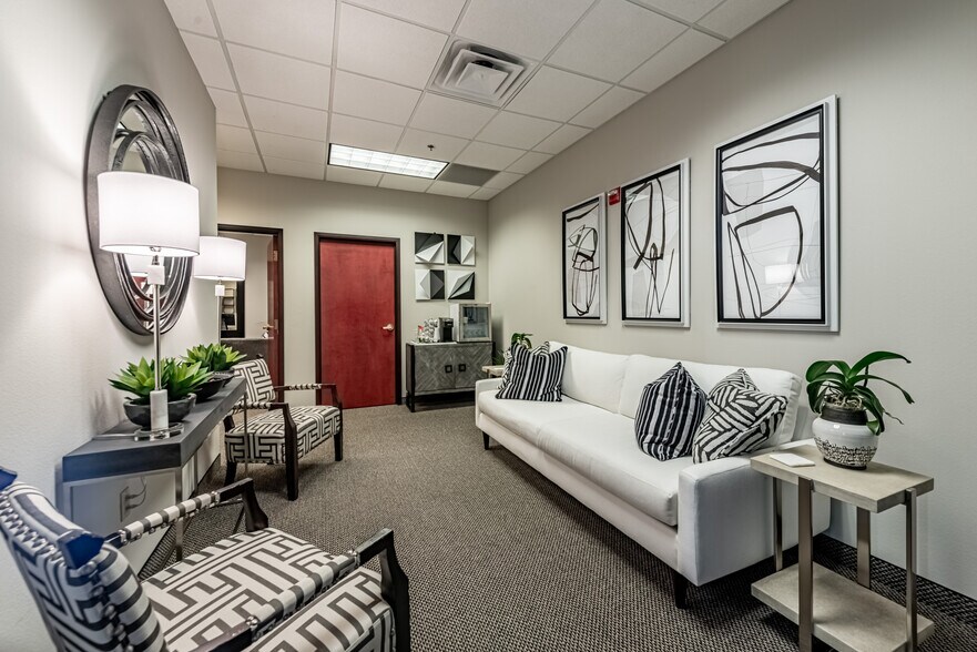 More Photos Of 8707 E Vista Bonita Dr, Scottsdale Office For Lease