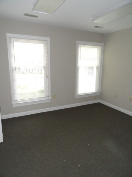 More Photos Of 4102 George Washington Mem Hwy, Yorktown Office For Lease