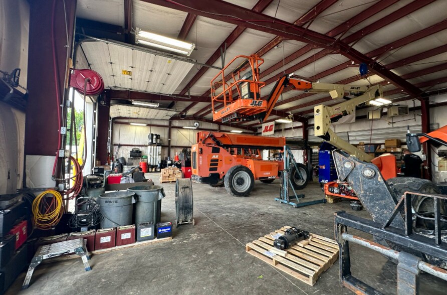 More Photos Of 125 Citycentre Dr, Cincinnati Industrial For Sale