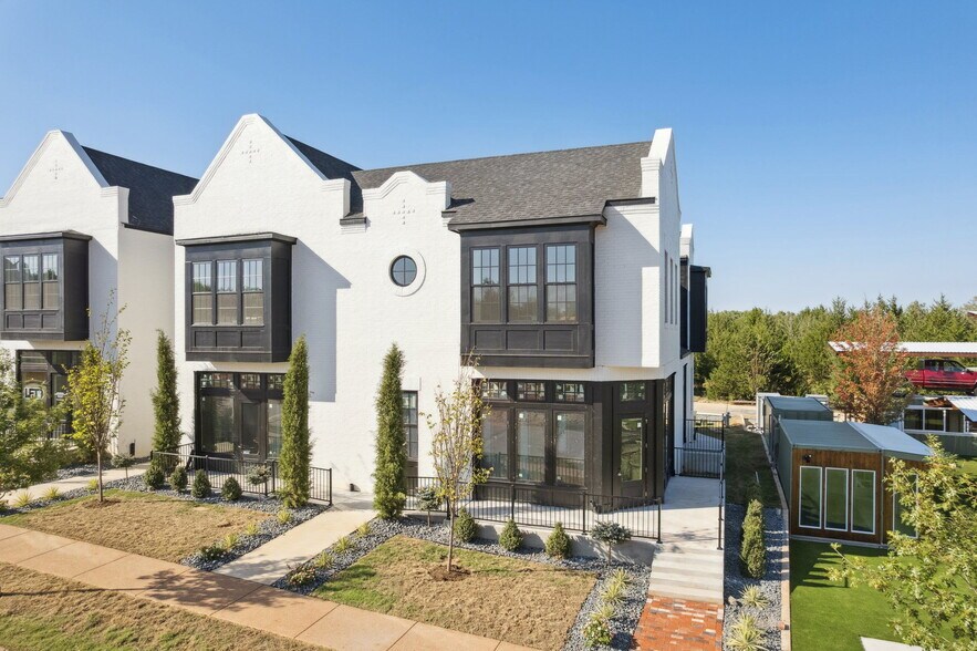 More Photos Of 18863 & 18871 Selah Way, Norman Specialty For Lease