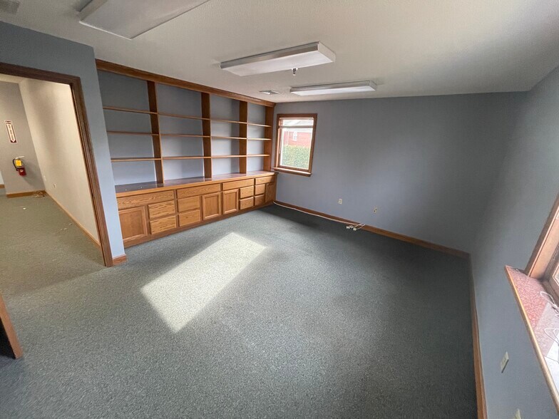 More Photos Of 63 Myron St, West Springfield Freestanding For Lease