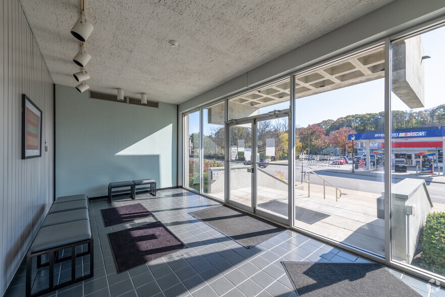 More Photos Of 1 Washington St, Wellesley Medical For Lease